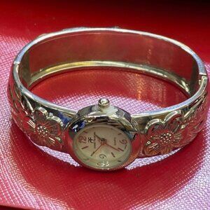 lady bangle watch silver color fits 7 1/5 inch wrist